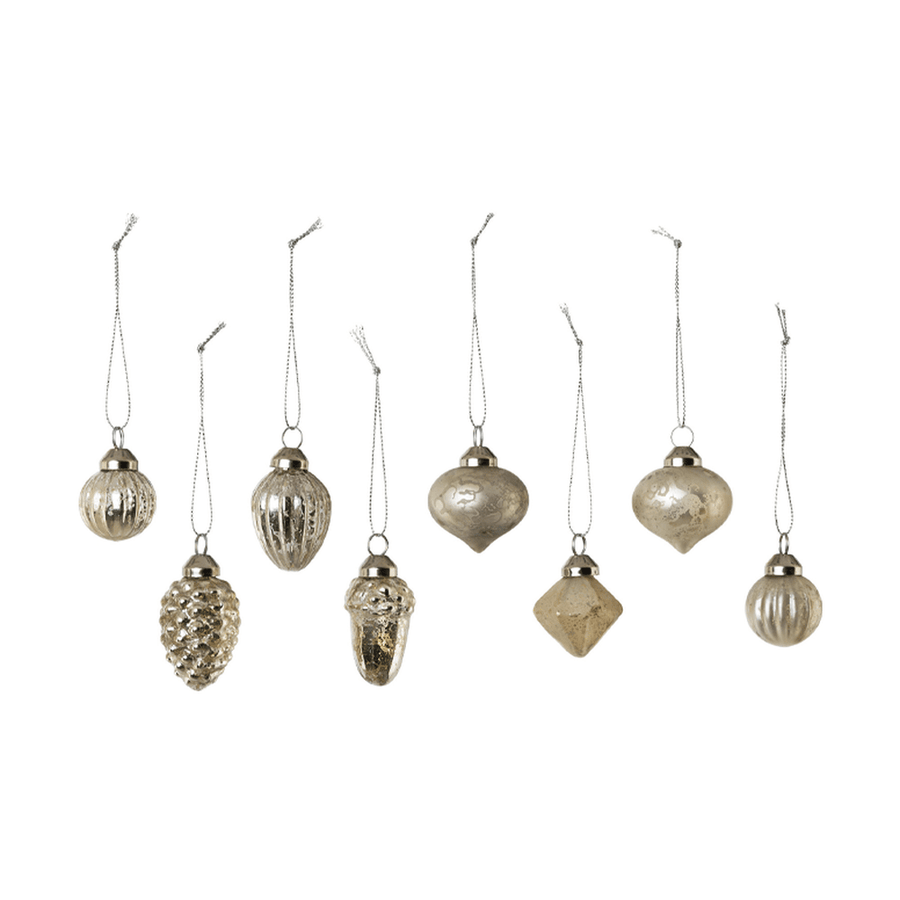 Ezüstszínű, változatos formájú, 8 darabos karácsonyfadísz szett.