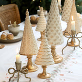 Antique kollekció dekor fenyők karácsonyi asztaldíszként elhelyezve