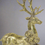 Antikolt felületű, aranyszínű, karácsonyi szarvas figura.