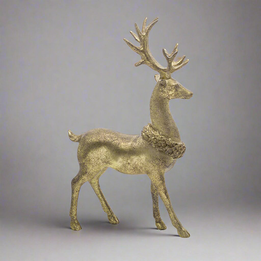 Antikolt felületű, aranyszínű, karácsonyi szarvas figura.