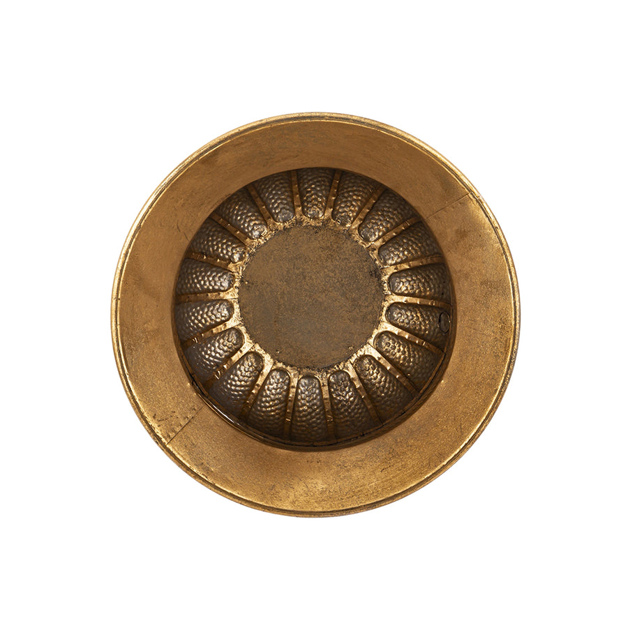 Antique Metals antik aranyszínű fém kaspó belső nézete felülnézetből, díszített textúrával és patinázott belső felülettel.