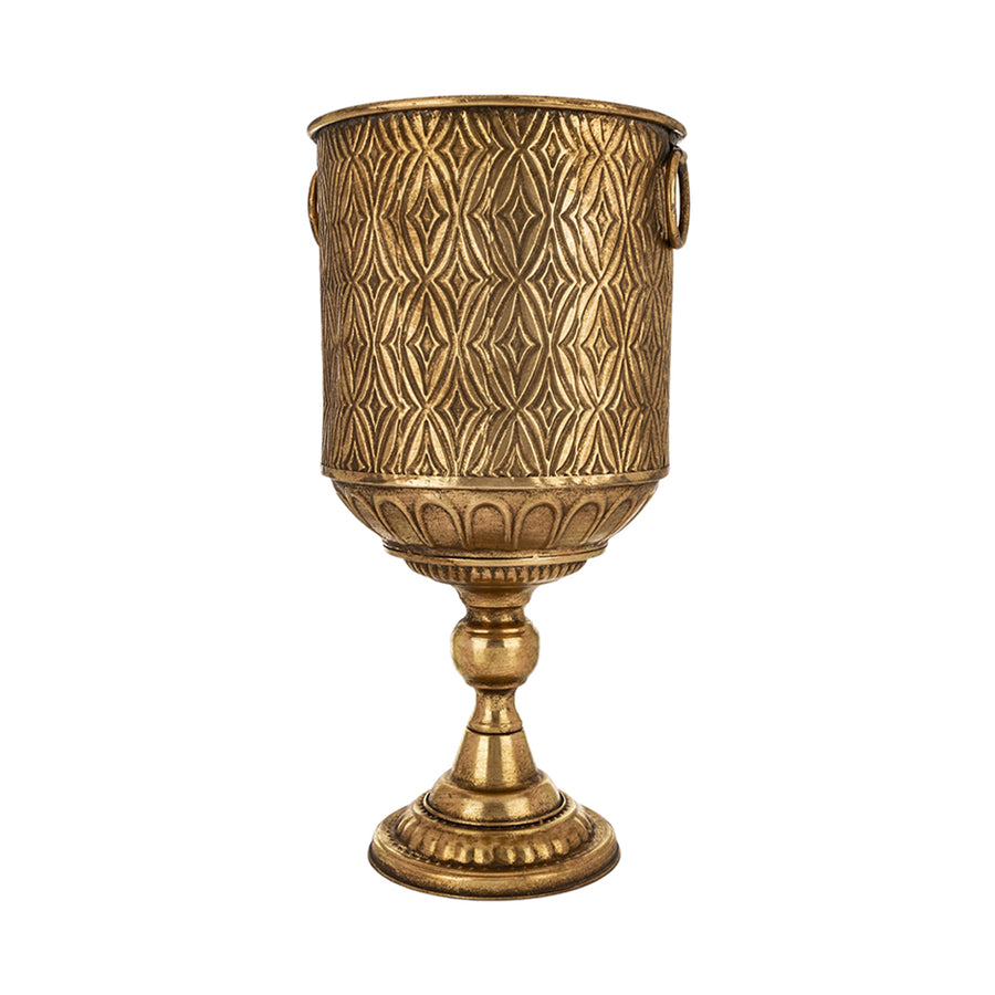 Antique Metals kaspó szemből, antik aranyszínű patinázott fém felülettel, geometrikus mintázattal és klasszikus kör talapzattal.