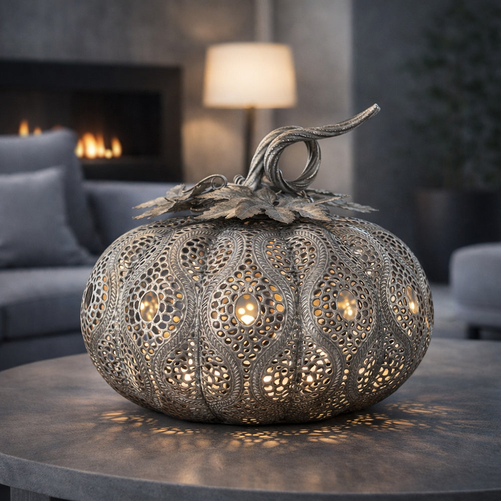 Antique Metals töklámpás hangulatvilágítással enteriőrben