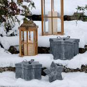 Csillag formájú, fém karácsonyi ajándékdoboz szett.