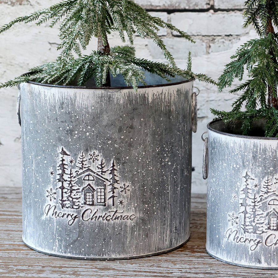 Ünnepi dombormintával díszített, karácsonyi bádogkaspó.