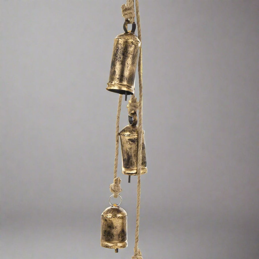 Aranyszínű karácsonyi kolomp szett.