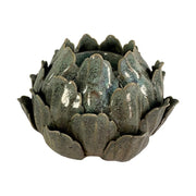 Zöld színű, mázas kerámiából készült, articsóka formájú mécsestartó.