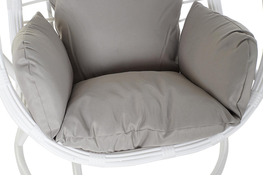 Aurora Nest műrattan kerti függőfotel szürke színű ülő- és oldalpárnáinak közeli részlete.