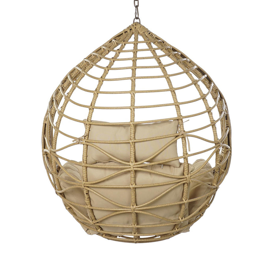 Aurora Nest natúr műrattan kerti függőfotel bézs párnákkal, hátulnézetből, fehér háttér előtt.