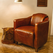 Aviator vintage bőrfotel enteriőr környezetben, loft stílusban