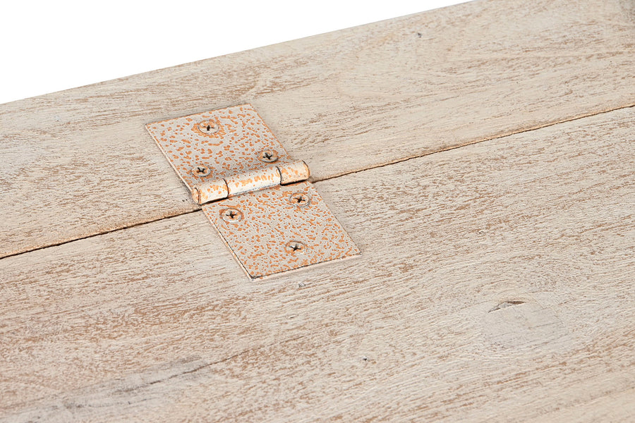 Baldachinos kialalkítású, mangófából faragott, antikolt felületű, orientál stílusú kézműves pad..