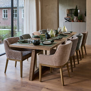 BALI 280 cm kőrisfa étkezőasztal világos étkezőben, japandi stílusú enteriőrben székekkel körülvéve