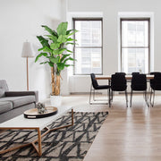 BANANO óriás mű banánfa modern irodai enteriőrben