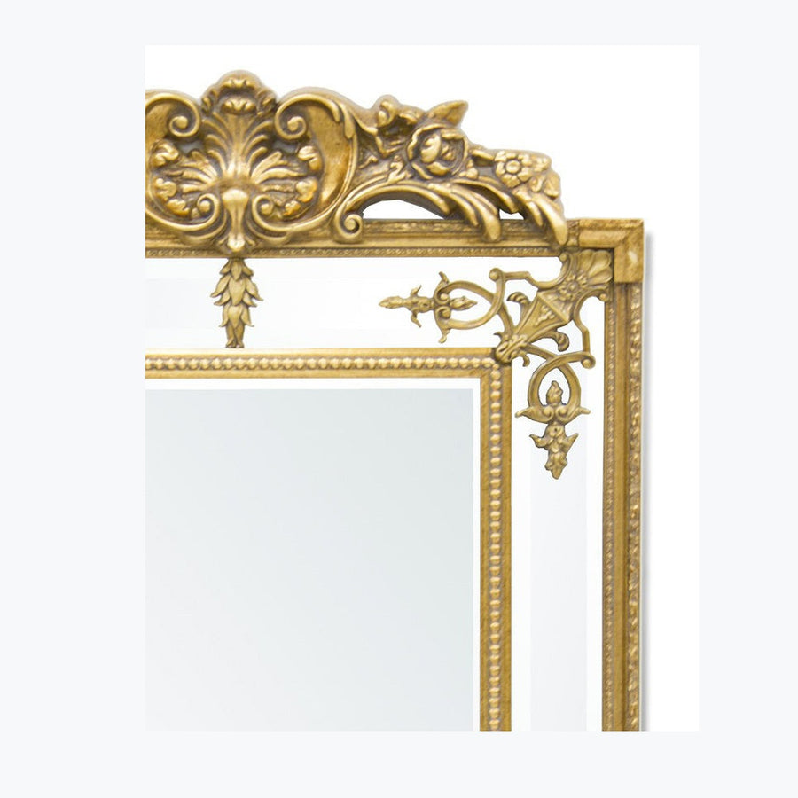 Barokkos megjelenésű,, fából készült, aranyszínű óriás falitükör.