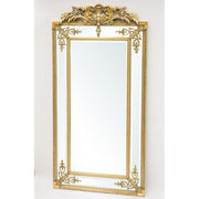 Barokkos megjelenésű,, fából készült, aranyszínű óriás falitükör.