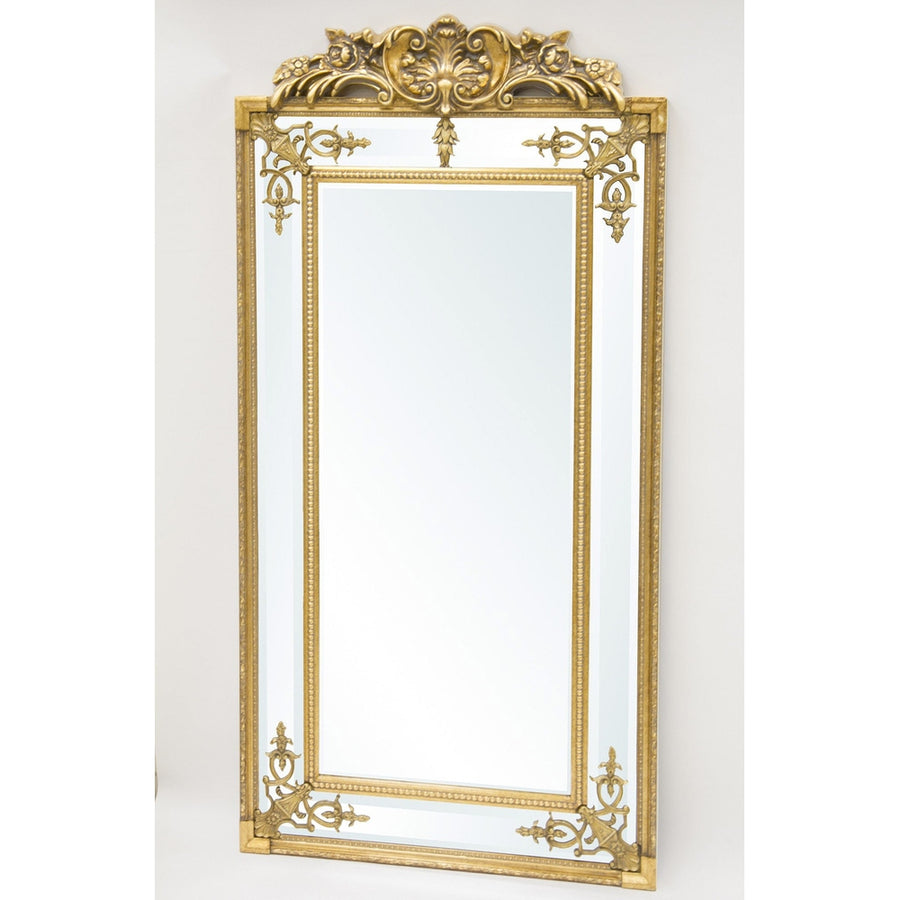 Barokkos megjelenésű,, fából készült, aranyszínű óriás falitükör.