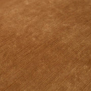 Rézszínű bársonyszövettel kárpitozott, modern stílusú exkluzív kanapé.