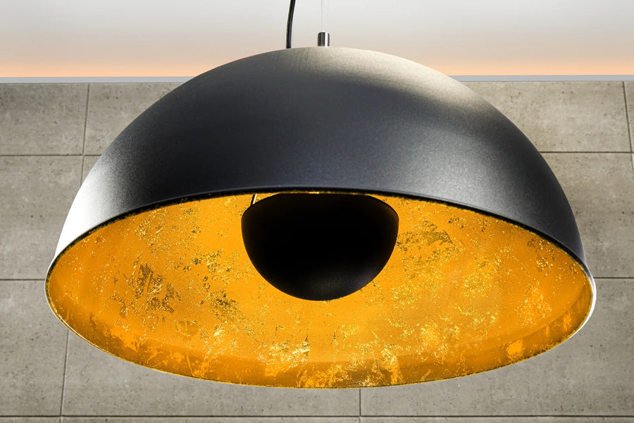 Aranyszínű design függeszték lámpa.