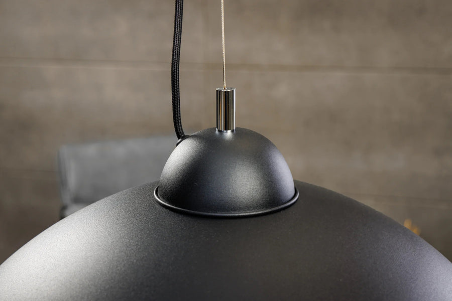 Ezüstszínű design függeszték lámpa.