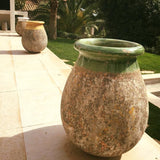 antikolt felületű BIOT kerámia kaspók világos télikertben, természetes fényben