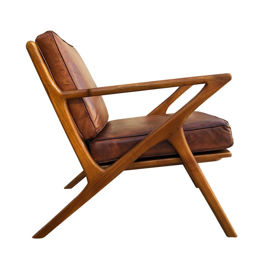 Teakfából készült, antikolt dohánybarna színű bőrrel kárpitozott, kézműves design fotel.