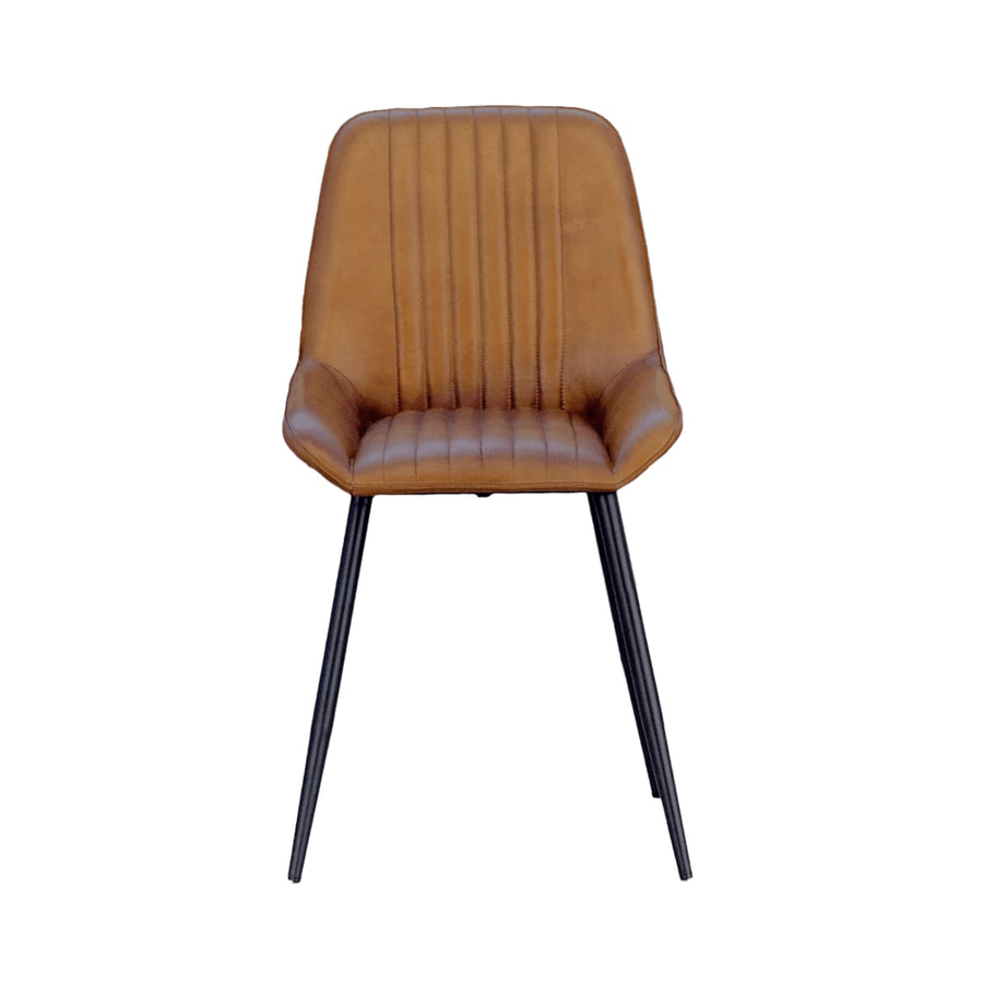 Konyakszínű bőrrel kárpitozott, formatervezett bőrszék.