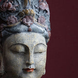 Buddha fej szobor részlet kézzel festett ornamentikával