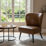 Cadillac bőr klubfotel enteriőrben világos nappaliban