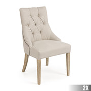 Bézs színű vászonnal kárpitozott, klasszikus formavilágú, elegáns étkezőszék.