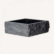 Sötétszürke márvány mosdókagyló.