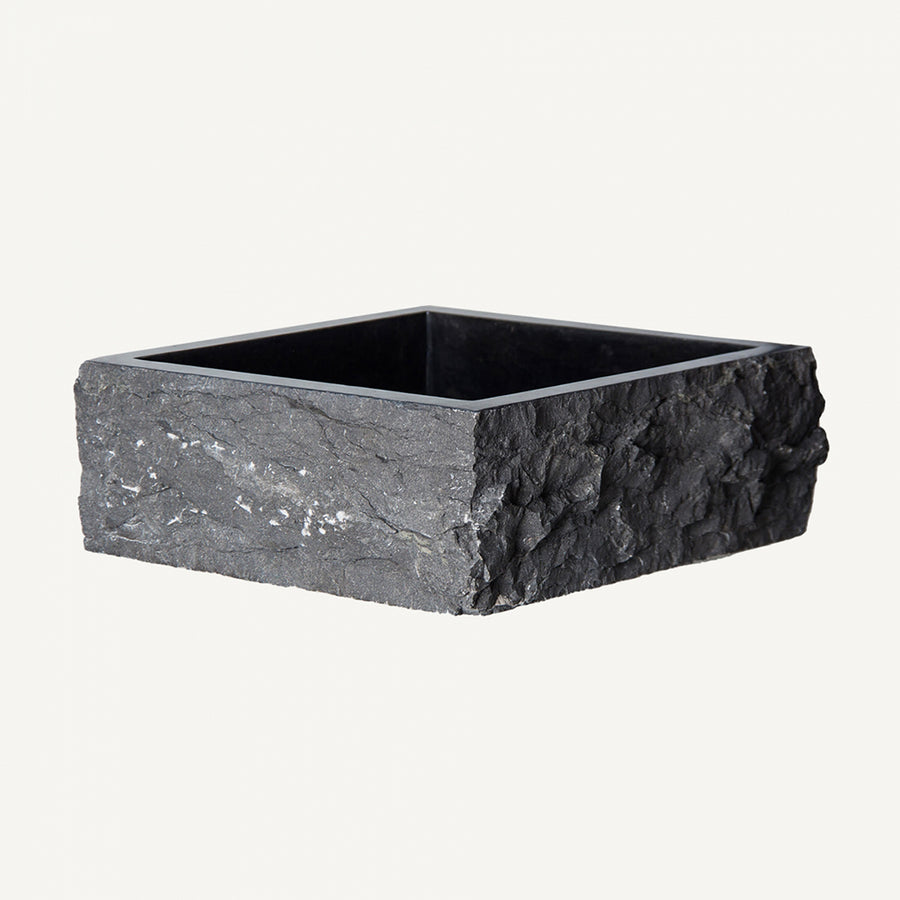 Sötétszürke márvány mosdókagyló.