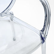 Víztiszta, áttetsző polikarbonátból készült, formatervezett design karosszék.