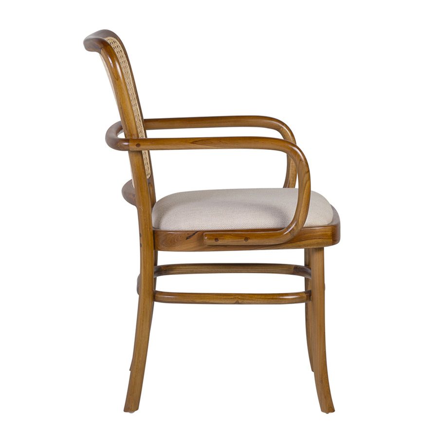 Koloniál stílusú, natúr színű, teakfa étkezőszék rattan háttámlával és bézs ülőfelülettel.