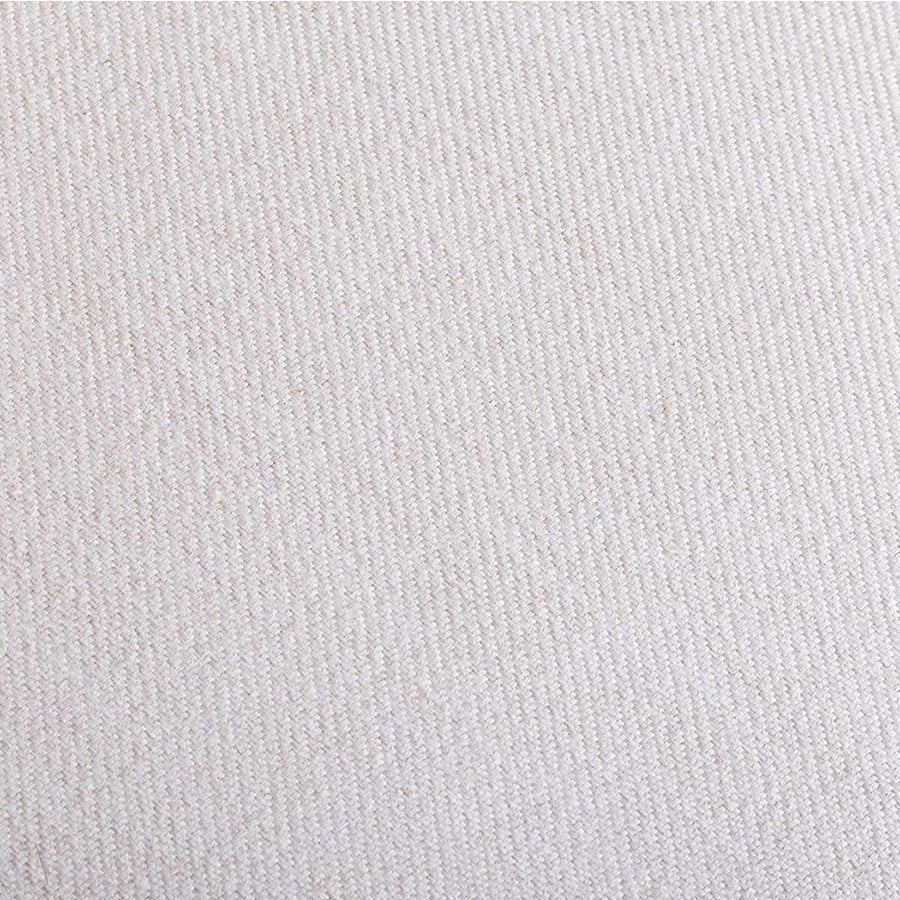 Koloniál stílusú, natúr színű, teakfa étkezőszék rattan háttámlával és bézs ülőfelülettel.