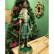 Arany és zöld színű karácsonyi diótörő figura.