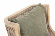 Carolina fotel rattan szövés és pasztellzöld hátpárna közelről.