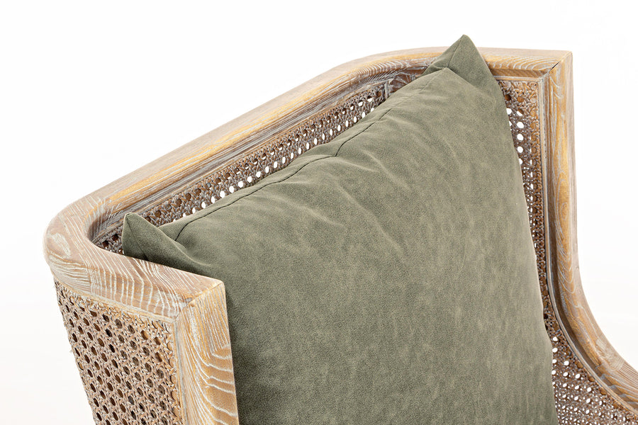 Carolina fotel rattan szövés és pasztellzöld hátpárna közelről.