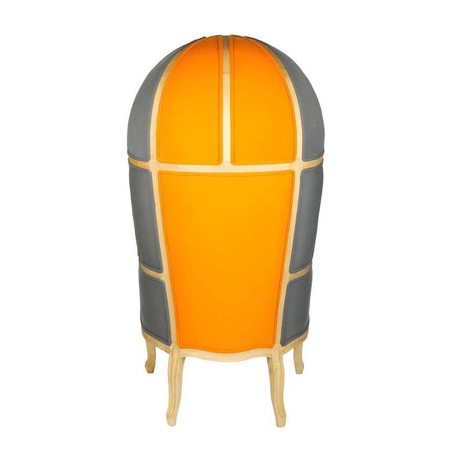 Szürke és narancssárga színű szövettel kárpitozott, kortárs stílusú design hintófotel.