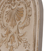 Közelkép a Casa Roma falitükör kagylómotívumos, arany árnyalatú domborfaragásáról.