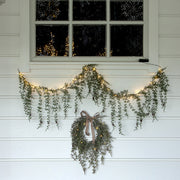 CEDRUS karácsonyi girland ablak alatti elhelyezésben