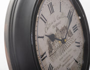 Chardonnay falióra oldalnézeti részletfotó, antikolt barna fém keret és ívelt mutatók közelről, provanszi stílusban.