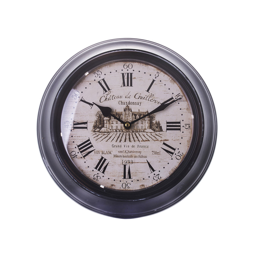 Provanszi stílusú Chardonnay falióra antikolt barna fémből, üvegezett számlappal, francia château motívummal, teljes elölnézet.