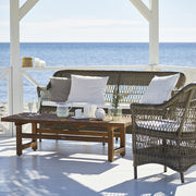 Antikszürke színű, 3 személyes műrattan kerti kanapé.