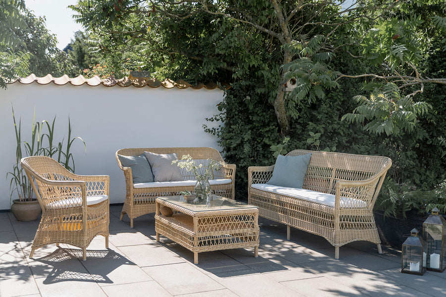 Vintage, natúr színű, 3 személyes műrattan kerti kanapé.