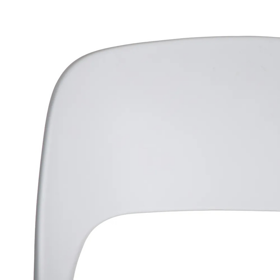 Fehér polipropilén bisztrószék.