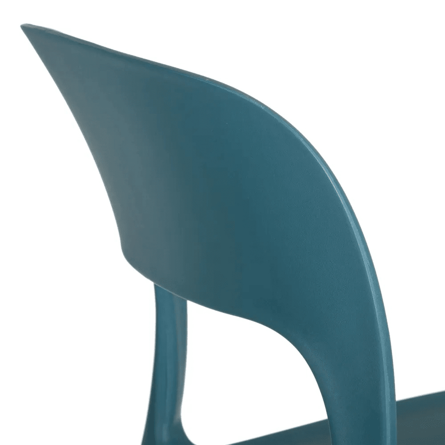 Kék színű, polipropilén busztószék.