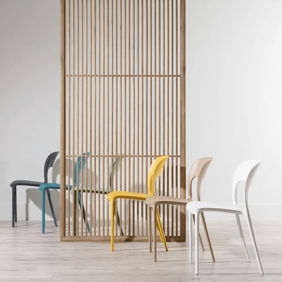 Mentazöld színű polipropilén bisztrószék.