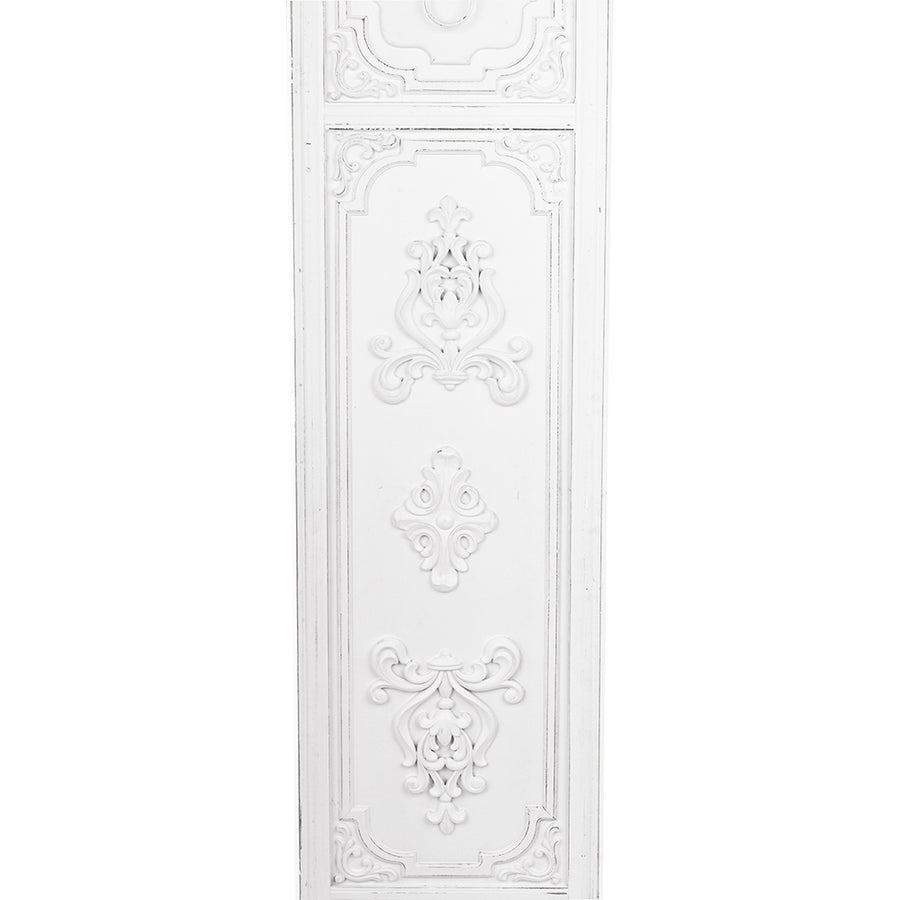 Díszes barokk mintázatú középső szakasz a Casa Roma fehér falpanelből.