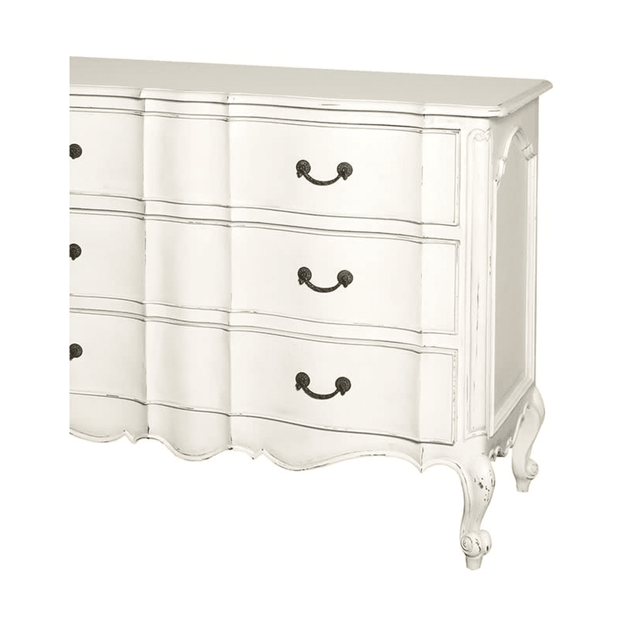 Törtfehér színű, gazdagon díszített, 3 fiókos kézműves komód.