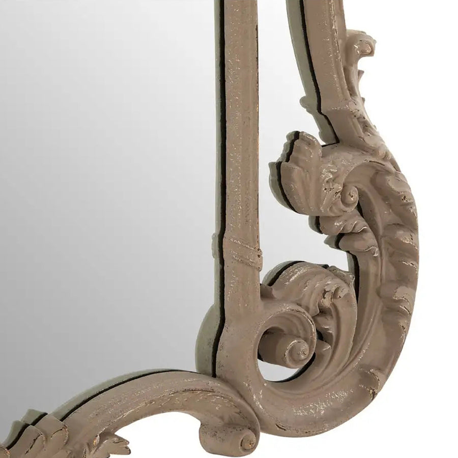 Barokk stílusú, antikolt felületű, szürkésbarna színű, fahatású díszes falitükör.